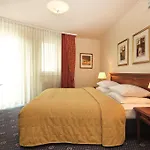 Hotel Hyperion