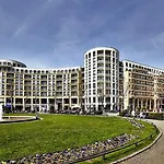 Hyperion Hotel 5*